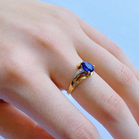 Solid 10k Yellow Gold Pear Cut Sapphire Ring Size 6.75 - Picture 5 of 15